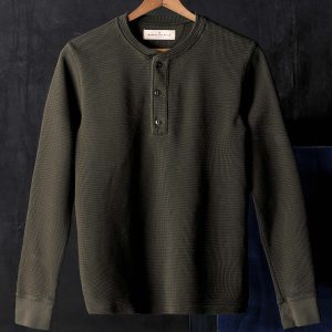 the knit waffle henley in forest