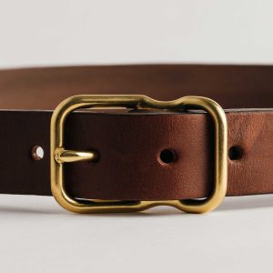 emil erwin narrow signature belt in walnut